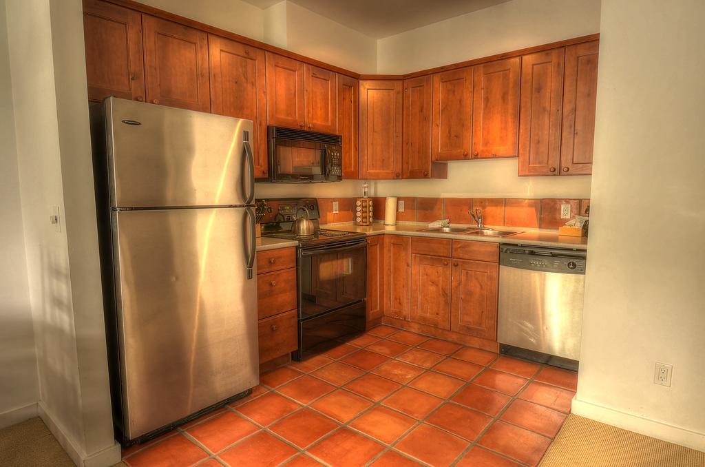 Waters Edge Shoreside Suites Ucluelet Exteriör bild