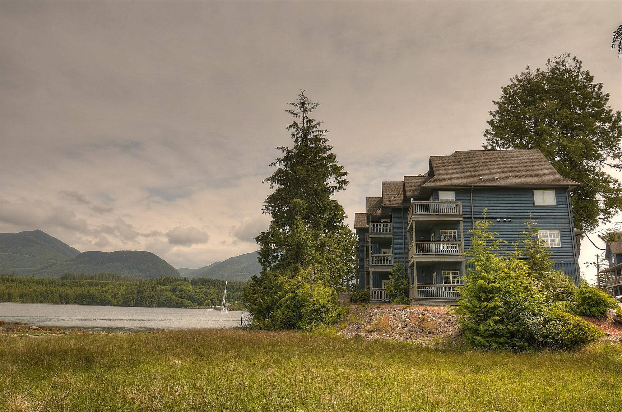 Waters Edge Shoreside Suites Ucluelet Exteriör bild
