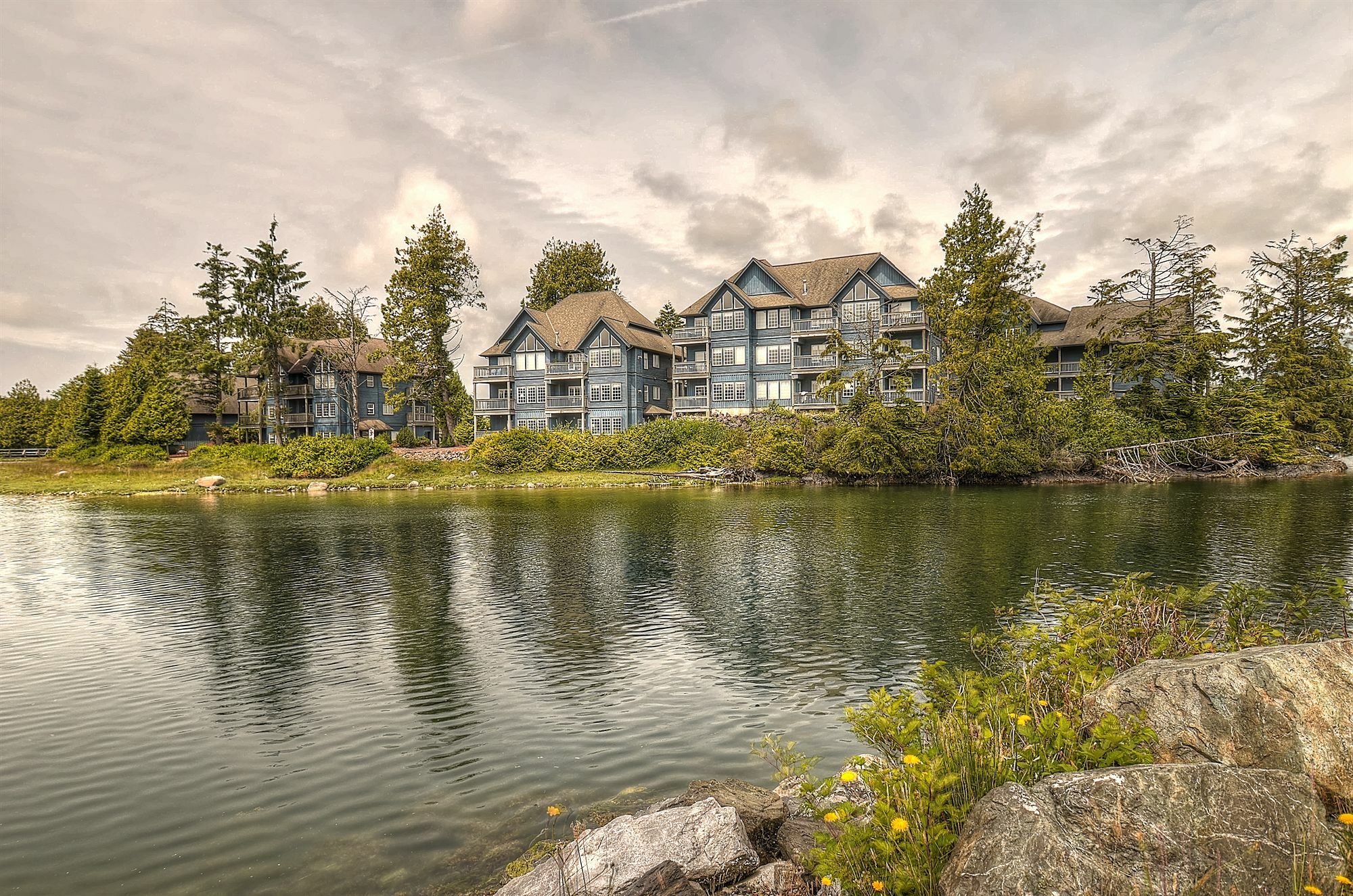 Waters Edge Shoreside Suites Ucluelet Exteriör bild